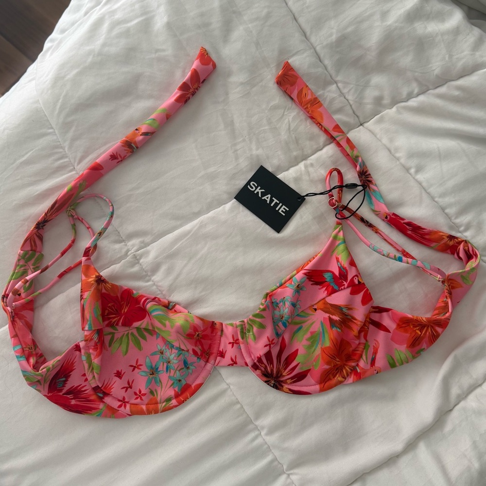 Skatie Tropical Bikini Top - Kate
